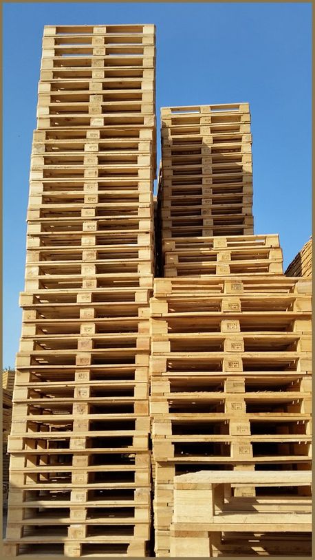Minusval torre de placas de madera